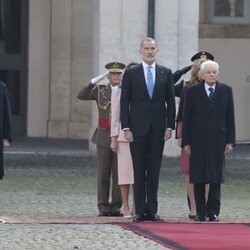 El Rey Felipe VI y Sergio Mattarella en la ceremonia de bienvenida a los Reyes de España por su Visita de Estado a Italia