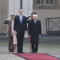 El Rey Felipe VI y Sergio Mattarella en la ceremonia de bienvenida a los Reyes de España por su Visita de Estado a Italia