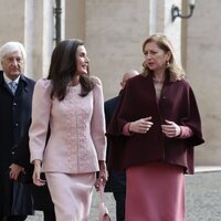 La Reina Letizia y Laura Mattarella, muy cómplices en la bienvenida a los Reyes de España por su Visita de Estado a Italia