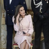 La Reina Letizia escucha el discurso del Presidente de Italia en su Visita de Estado a Italia