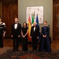 Los Reyes Felipe y Letizia y Sergio Mattarella y su hija Laura en la cena de gala por la Visita de Estado de los Reyes de España a Italia