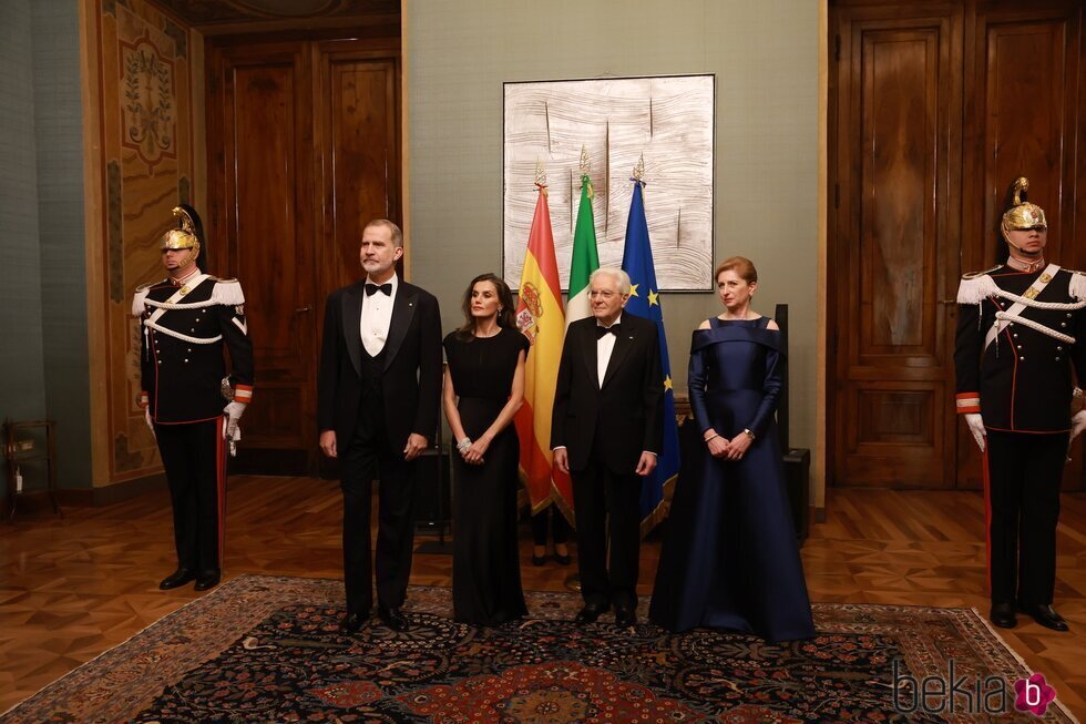 Los Reyes Felipe y Letizia y Sergio Mattarella y su hija Laura en la cena de gala por la Visita de Estado de los Reyes de España a Italia