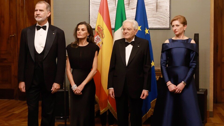 Los Reyes Felipe y Letizia y Sergio Mattarella y su hija Laura en la cena de gala por la Visita de Estado de los Reyes de España a Italia