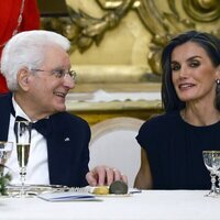 La Reina Letizia y Sergio Mattarella, muy cómplices en la cena de gala por la Visita de Estado de los Reyes de España a Italia