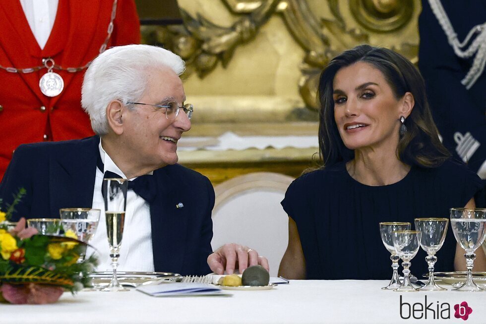 La Reina Letizia y Sergio Mattarella, muy cómplices en la cena de gala por la Visita de Estado de los Reyes de España a Italia