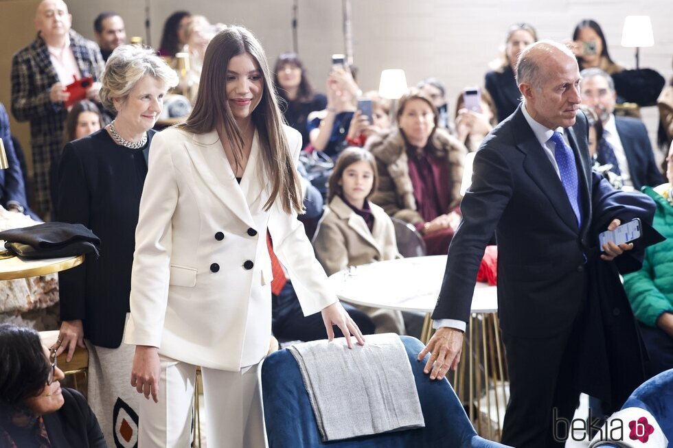 La Infanta Sofía, sonriente en su primer acto oficial en solitario