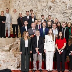 La Infanta Sofía, con todos los premiados del premio del concurso de fotografía del que ha hecho entrega en su primer acto en solitario