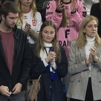 Juan Urdangarin, Johanna Zott y la Infanta Cristina en un partido de balonmano de Pablo Urdangarin con su equipo