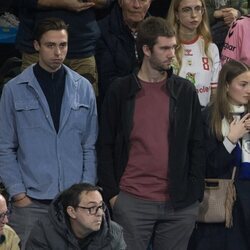 La Infanta Cristina, Johanna Zott, Juan Urdangarin y un acompañante en un partido de balonmano de Pablo Urdangarin