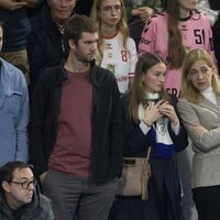 La Infanta Cristina, Johanna Zott, Juan Urdangarin y un acompañante en un partido de balonmano de Pablo Urdangarin