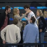 La Infanta Cristina felicita a Pablo Urdangarin en presencia de Juan y Miguel Urdangarin tras su victoria en un partido de balonmano