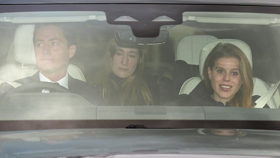 Beatriz de York y Edoardo Mapelli Mozzi en el almuerzo prenavideño de la Familia Real Británica 2024