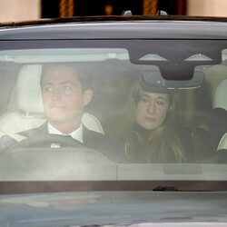 Beatriz de York y Edoardo Mapelli Mozzi en el almuerzo prenavideño de la Familia Real Británica 2024