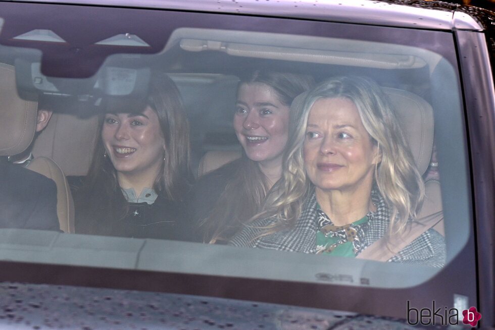 Lady Helen Taylor y sus hijas Estella y Eloise Taylor en el almuerzo prenavideño de la Familia Real Británica 2024