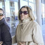 Natalia Figueroa y su hija Alejandra Martos visitan a Raphael en el hospital