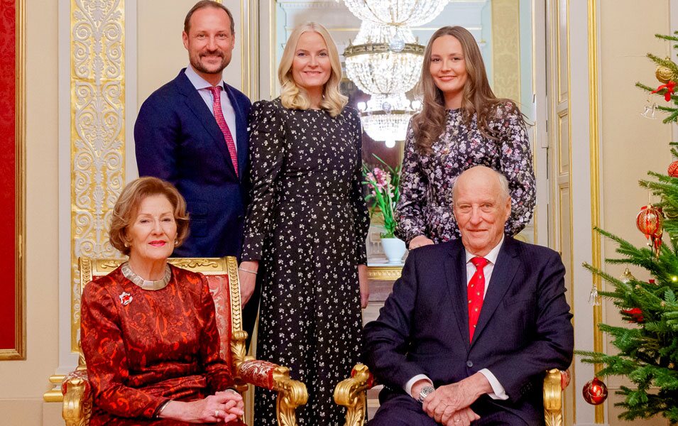 Felicitación navideña de la Familia Real Noruega por primera vez sin Sverre Magnus de Noruega