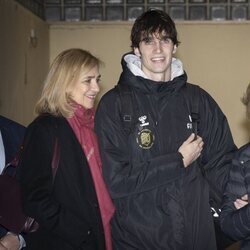 Pablo Urdangarin con la Infanta Cristina y la Reina Sofía tras disputar un partido