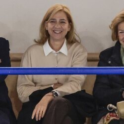 La Infanta Cristina y la Reina Sofía disfrutando de un partido de Pablo Urdangarin