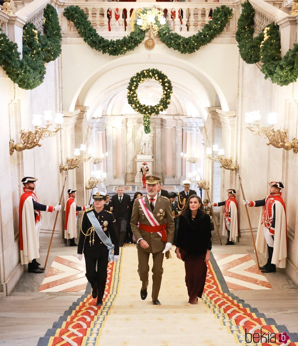 Los Reyes Felipe y Letizia y la Princesa Leonor en el Palacio Real en la Pascua Militar 2025