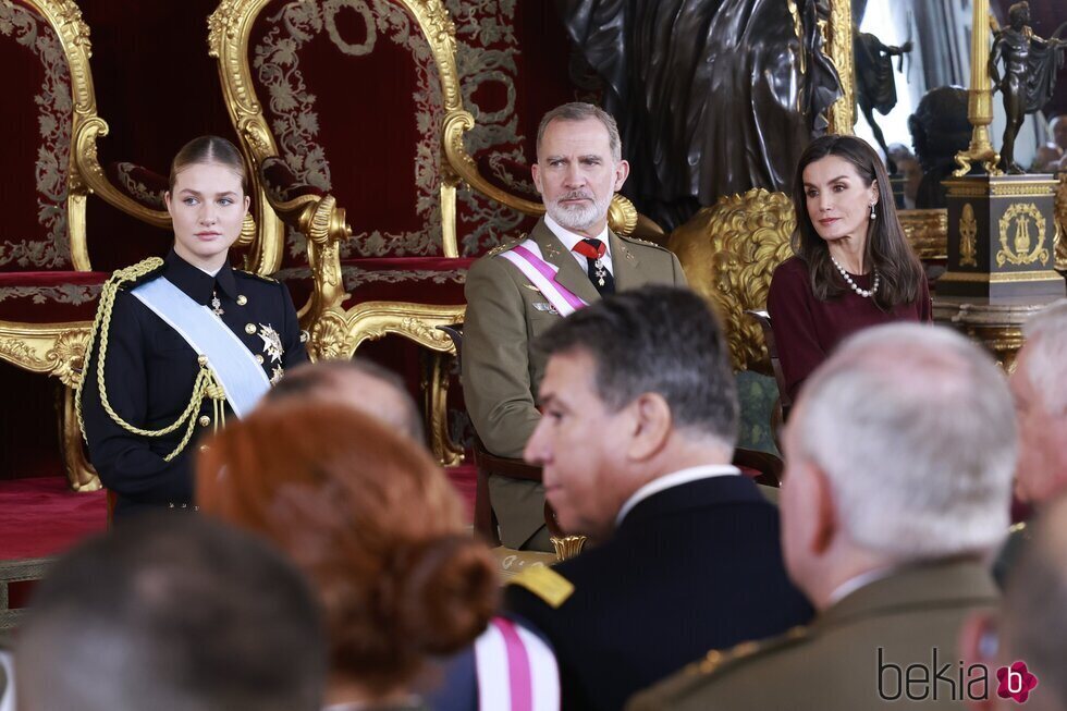 Los Reyes Felipe y Letizia y la Princesa Leonor en el Salón del Trono durante la Pascua Militar 2025