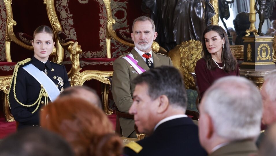 Los Reyes Felipe y Letizia y la Princesa Leonor en el Salón del Trono durante la Pascua Militar 2025