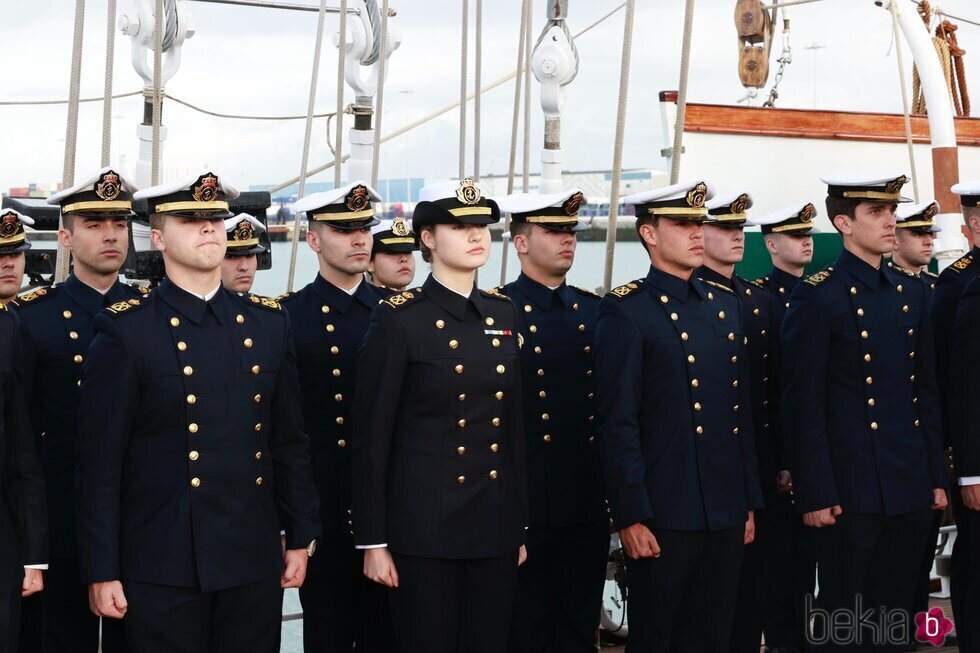 La Princesa Leonor con sus compañeros en el Juan Sebastián Elcano