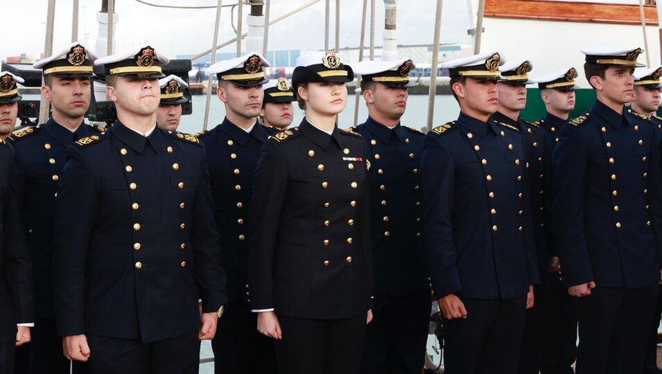 La Princesa Leonor con sus compañeros en el Juan Sebastián Elcano