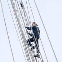 La Princesa Leonor subiendo a los palos del Juan Sebastián de Elcano en Cádiz