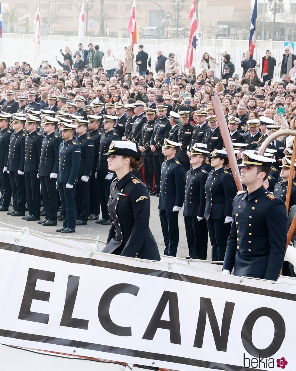 La Princesa Leonor embarcando en el Juan Sebastián Elcano antes de su travesía