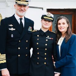 Los Reyes Felipe y Letizia se despiden de la Princesa Leonor en el Juan Sebastián Elcano