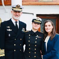 Los Reyes Felipe y Letizia se despiden de la Princesa Leonor en el Juan Sebastián Elcano