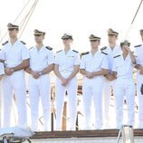 La Princesa Leonor en Tenerife con sus compañeros guardiamarinas en su primera parada en el Elcano