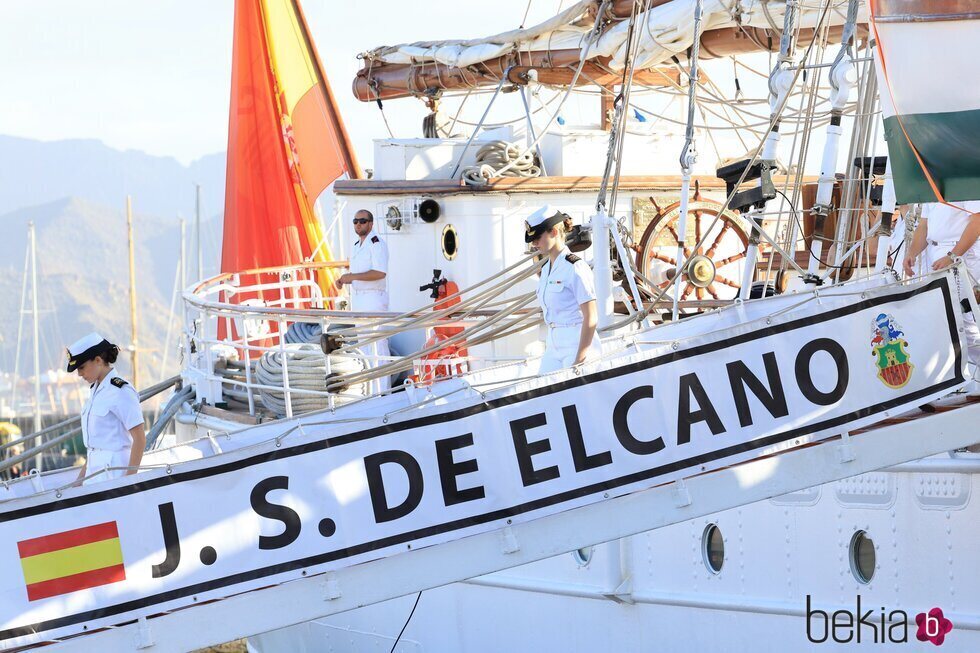 La Princesa Leonor desembarca del Elcano en Tenerife en su primera parada desde que comenzó su crucero de instrucción