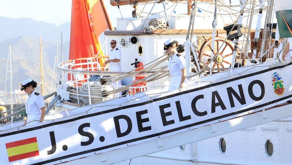 La Princesa Leonor desembarca del Elcano en Tenerife en su primera parada desde que comenzó su crucero de instrucción