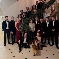 La Familia Real Griega al completo en un posado navideño