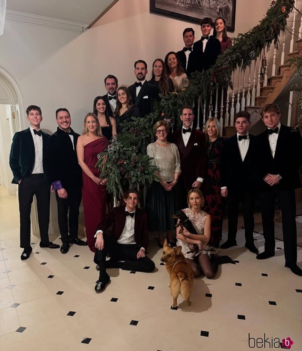 La Familia Real Griega al completo en un posado navideño