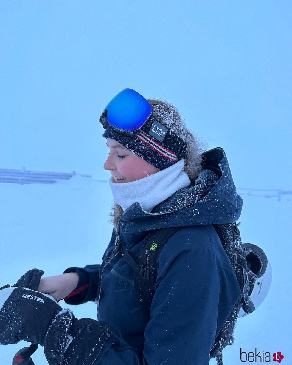 Ingrid Alexandra de Noruega durante un día de esquí