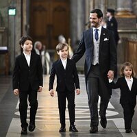 Carlos Felipe de Suecia y sus hijos en el Te Deum por el nacimiento de Ines de Suecia