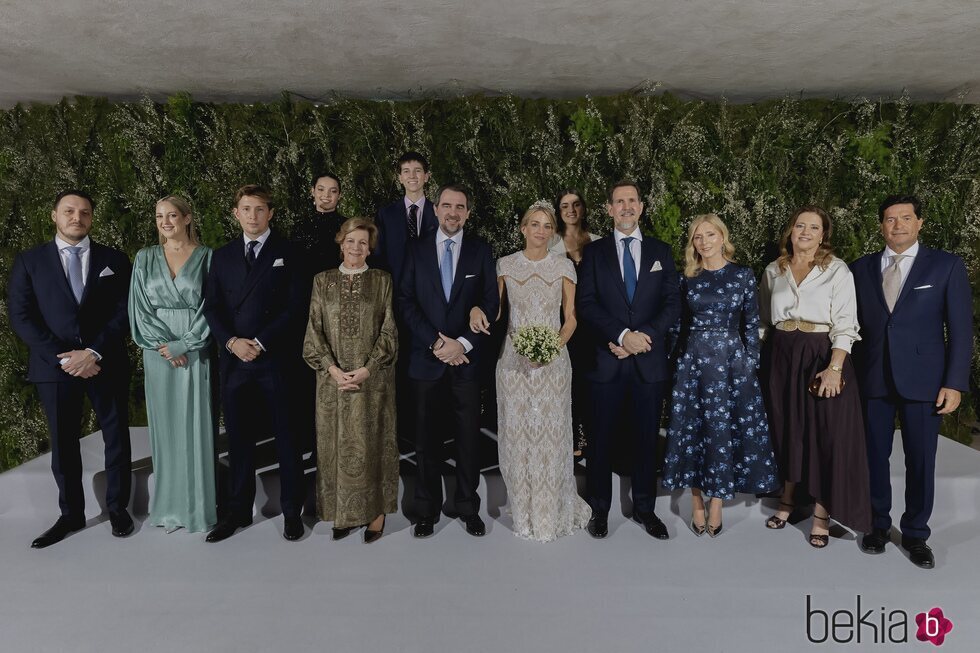 Foto oficial de la Familia Real Griega en la boda de Nicolás de Grecia y Chrysi Vardinoyannis