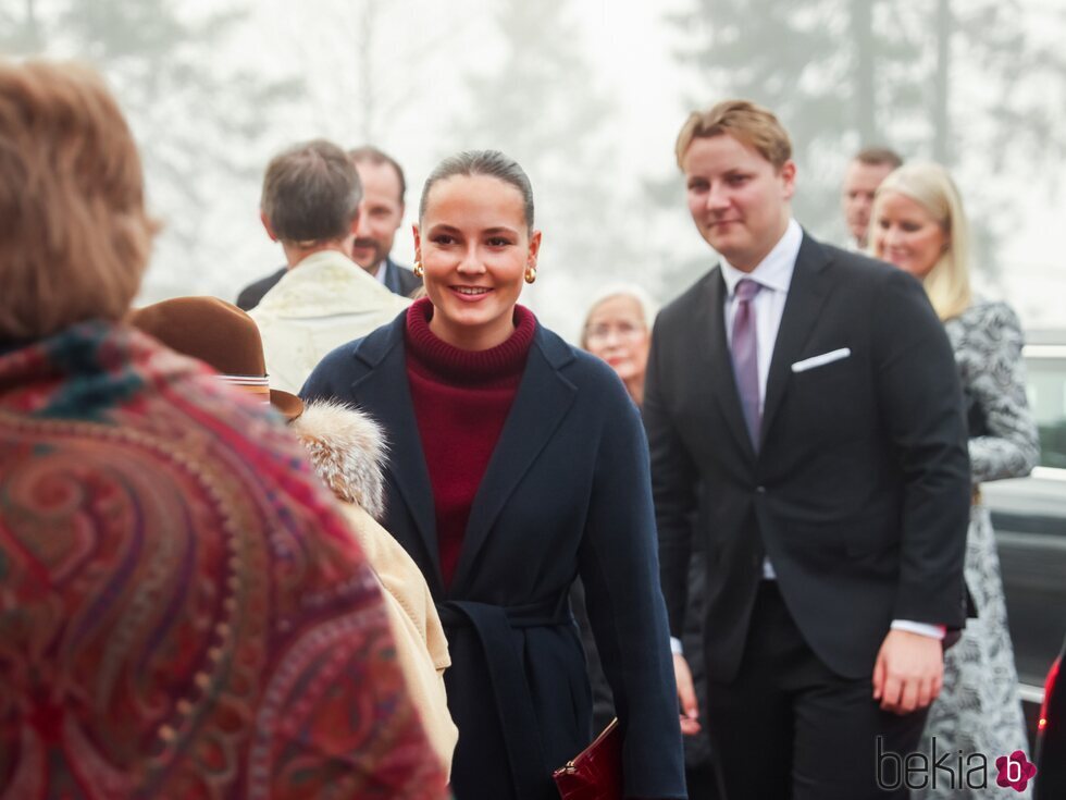 Ingrid Alexandra y Sverre Magnus de Noruega en la Misa de Navidad en Holmenkollen