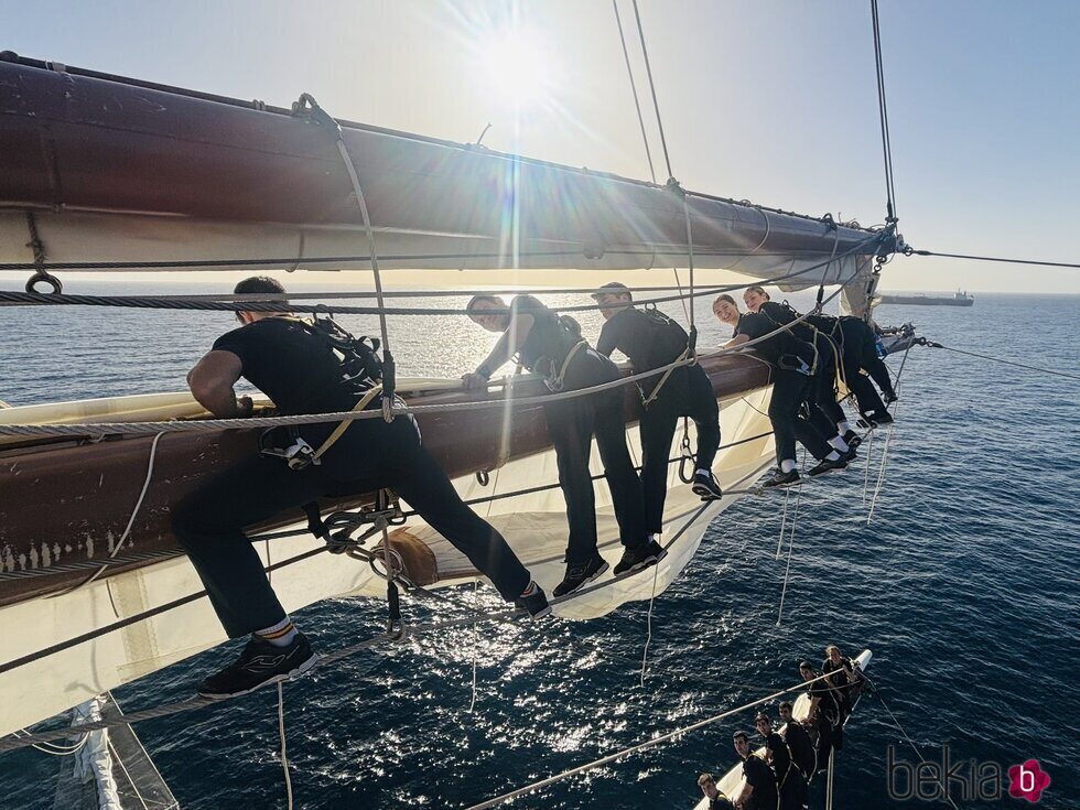 La Princesa Leonor en el aferrado de velas en su crucero de instrucción en el Juan Sebastián de Elcano