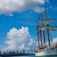 El Juan Sebastián Elcano con la Princesa Leonor a bordo frente a las costas de Salvador de Bahía