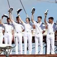 La Princesa Leonor y sus compañeros saludando a su llegada a Salvador de Bahía en el Juan Sebastián de Elcano