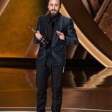 Kieran Culkin con su Oscar 2025 a Mejor Actor de Reparto por 'A real pain'