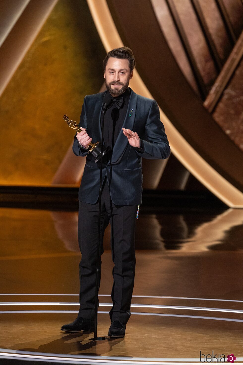 Kieran Culkin con su Oscar 2025 a Mejor Actor de Reparto por 'A real pain'