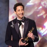 Adrien Brody con su Oscar 2025 a Mejor Actor por 'The Brutalist'