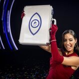 Maica posa con su maletín tras ser ganadora de 'GH DÚO 3'