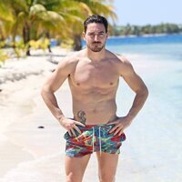 Damián Quintero posando en bañador en 'Supervivientes 2025'