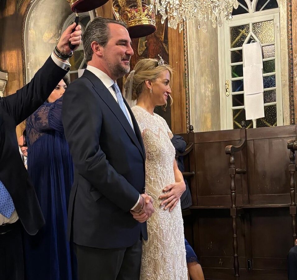 Nicolás de Grecia y Chrysi Vardinoyannis con la mano en el vientre durante su boda