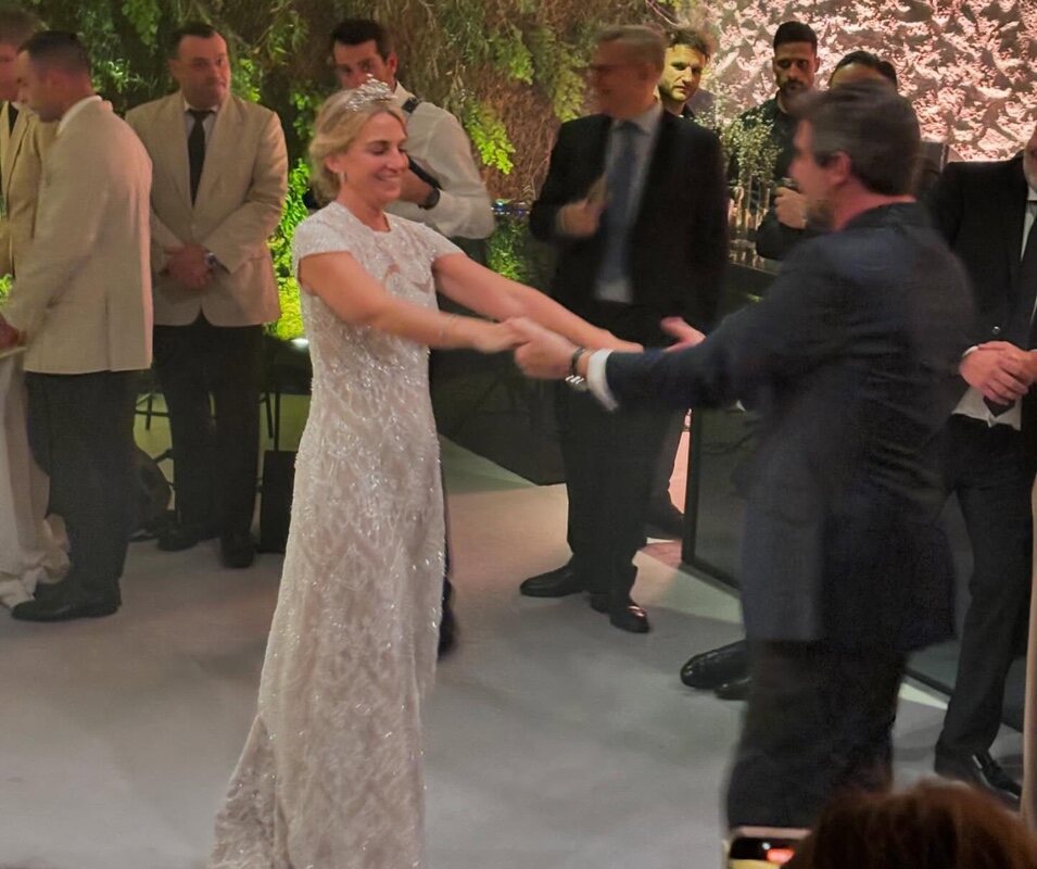 Nicolás de Grecia y Chrysi Vardinoyannis bailando en su boda